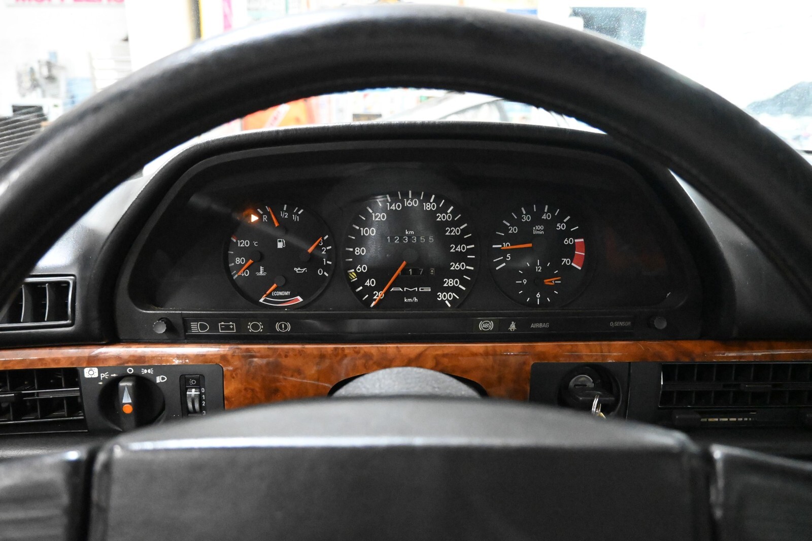 Mercedes-Benz-500-Series-1985-Coupe-7