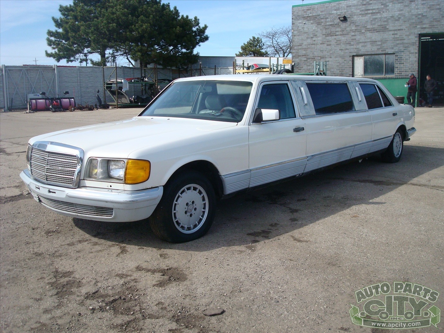 Mercedes-Benz 500-Series 1986 Limousine
