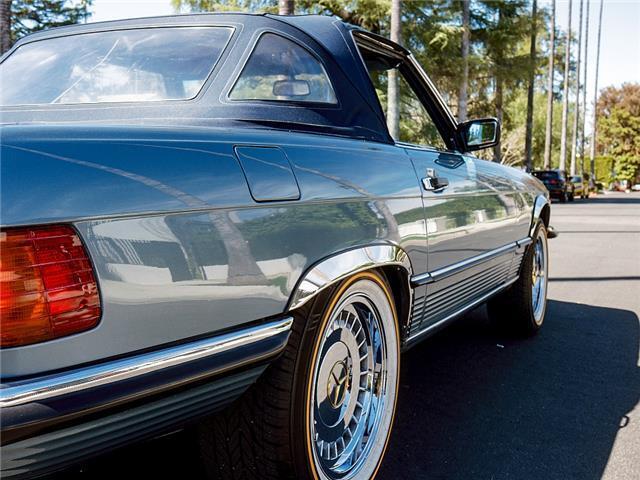 Mercedes-Benz-500-Series-1987-Convertible-25