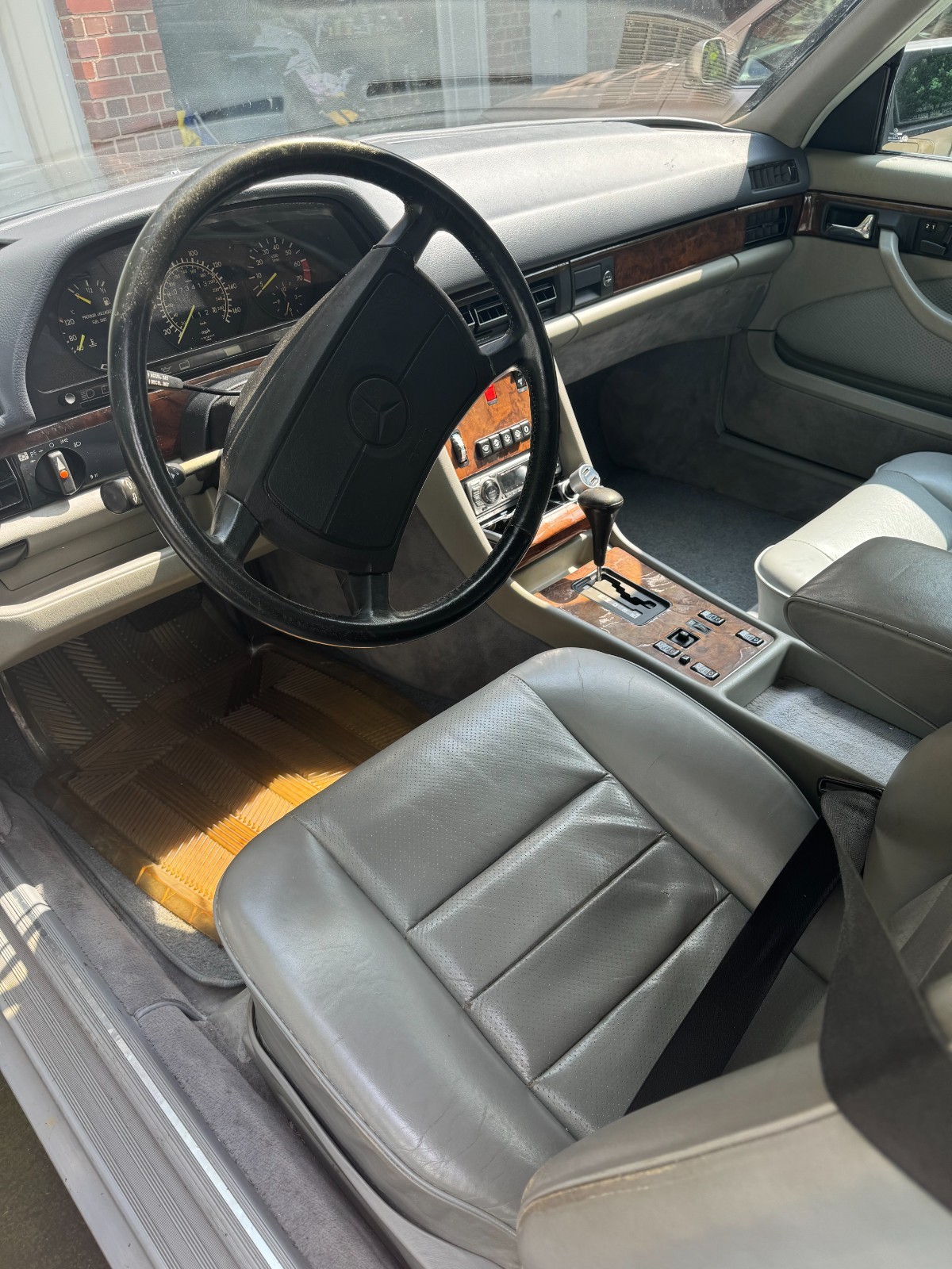 Mercedes-Benz-500-Series-1987-Coupe-14