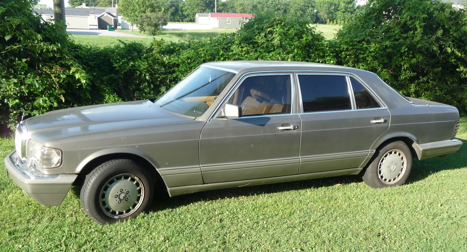 Mercedes-Benz 500-Series 1987 Sedan