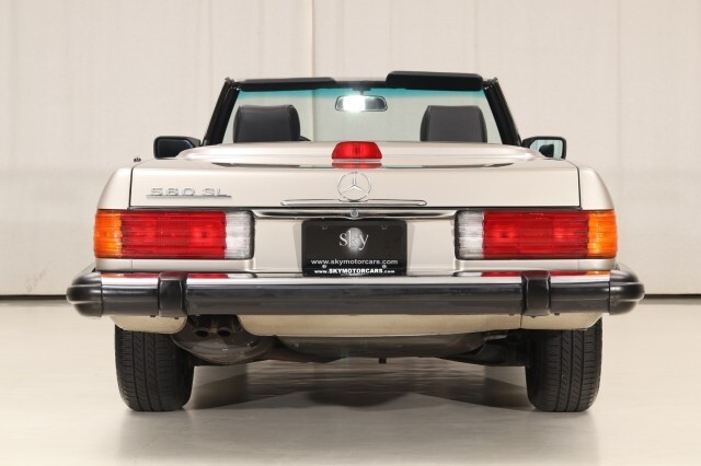Mercedes-Benz-560-Series-Convertible-1987-Convertible-34