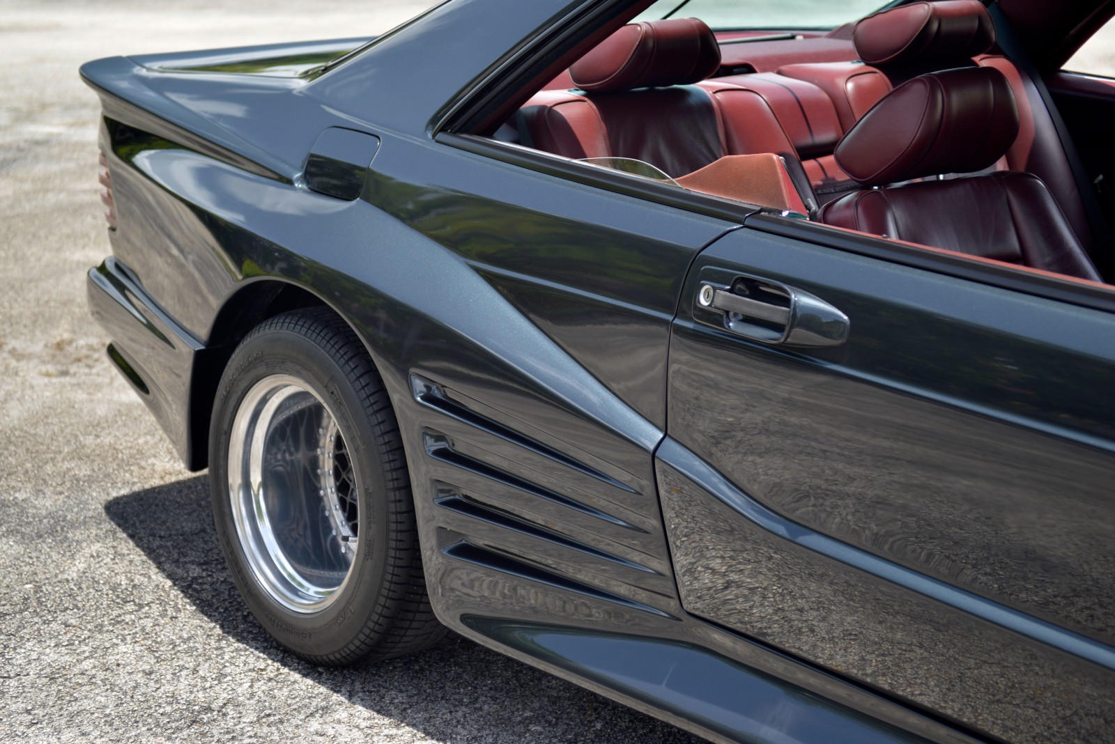 Mercedes-Benz-560SEC-1986-Coupe-11