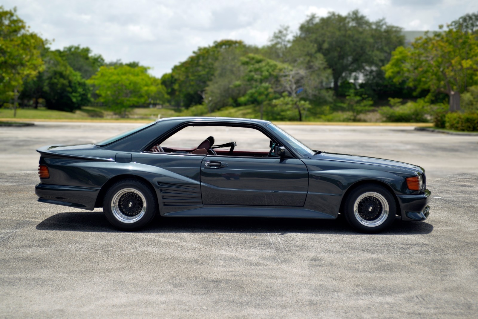 Mercedes-Benz-560SEC-1986-Coupe-13