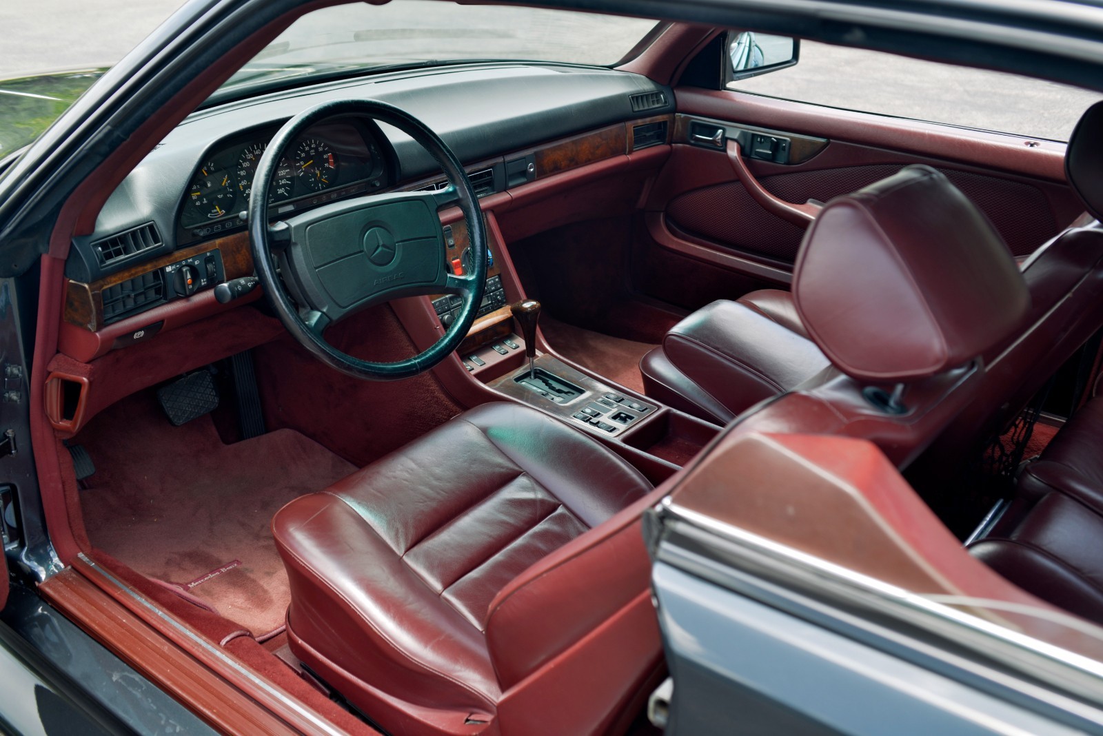 Mercedes-Benz-560SEC-1986-Coupe-19