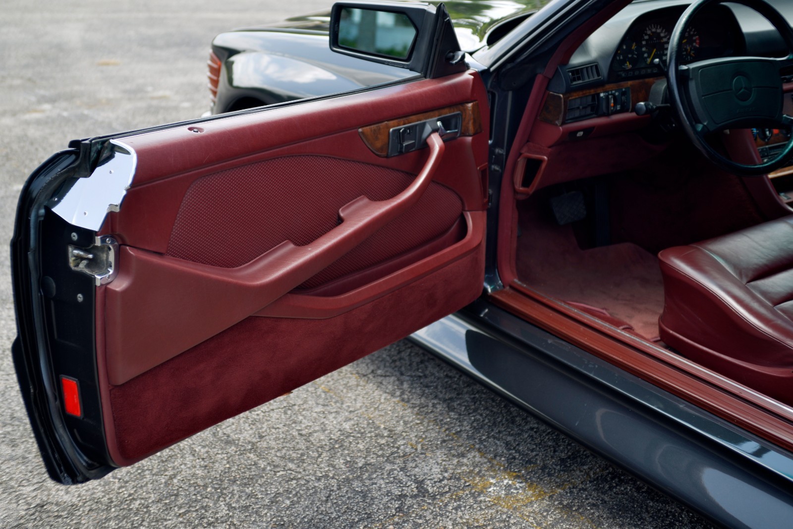 Mercedes-Benz-560SEC-1986-Coupe-20