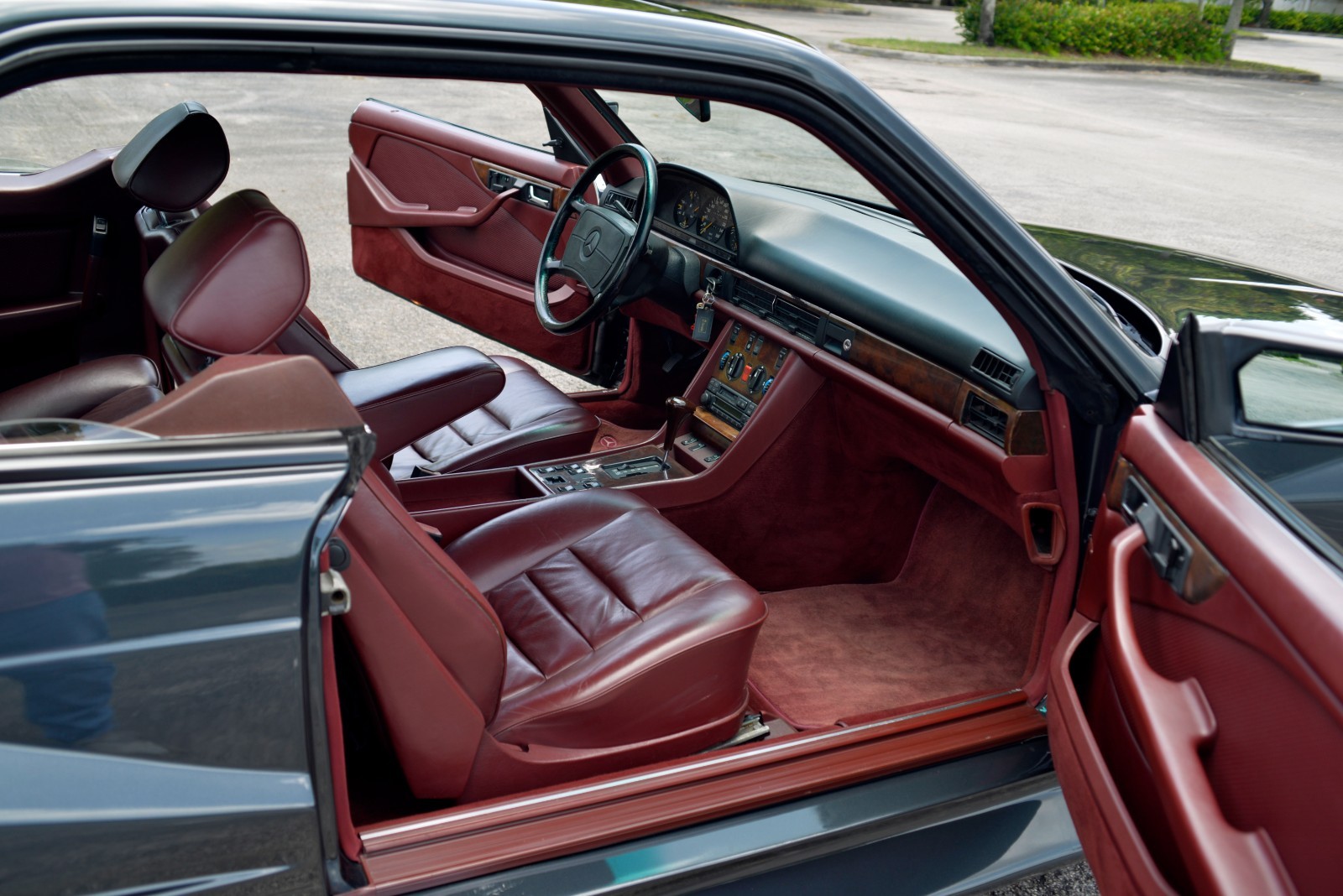 Mercedes-Benz-560SEC-1986-Coupe-21