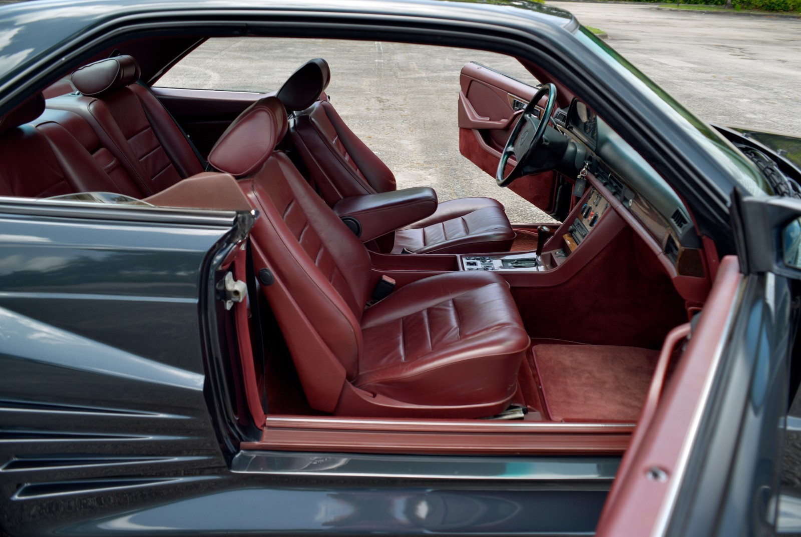 Mercedes-Benz-560SEC-1986-Coupe-23