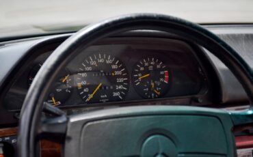 Mercedes-Benz-560SEC-1986-Coupe-25