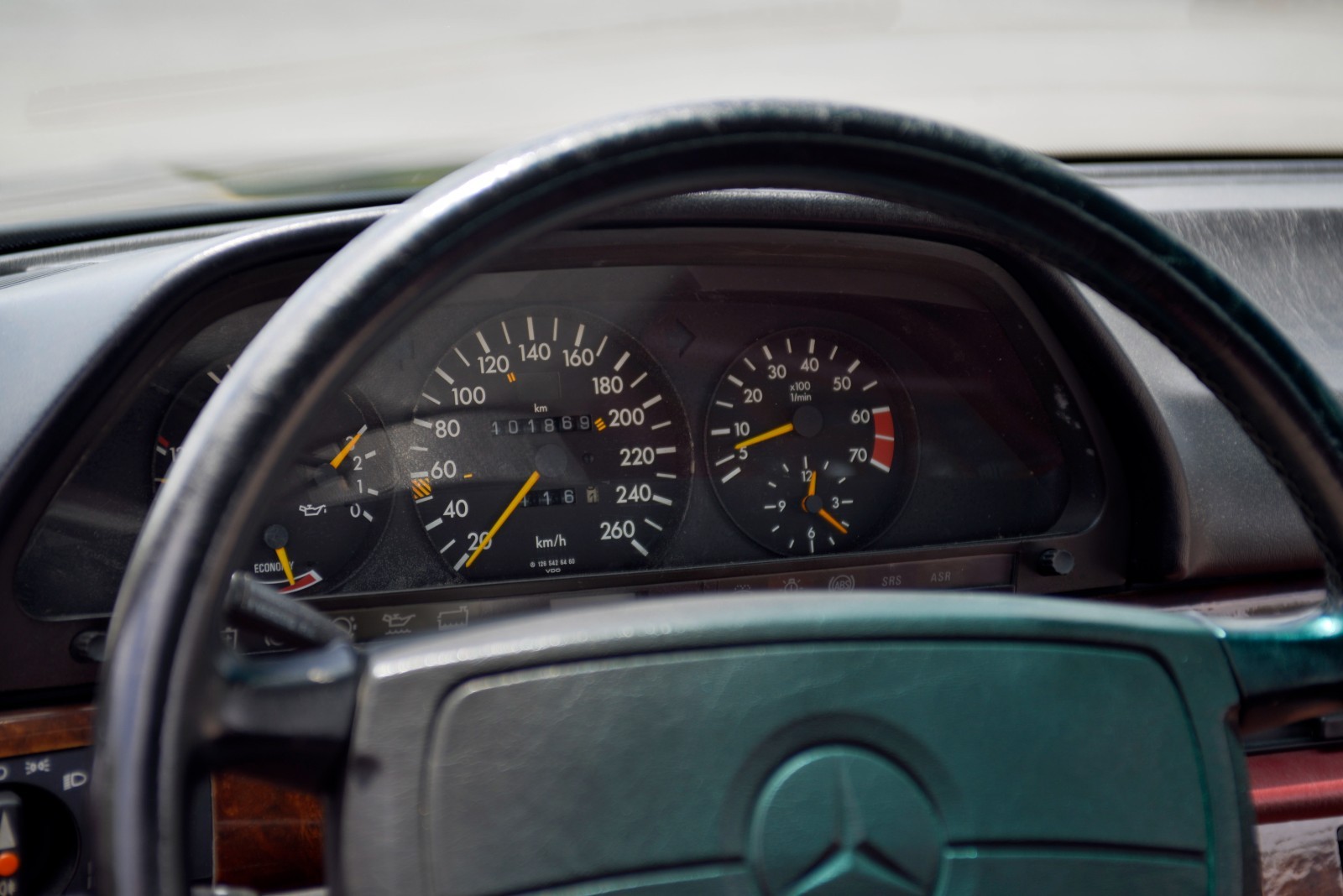 Mercedes-Benz-560SEC-1986-Coupe-25