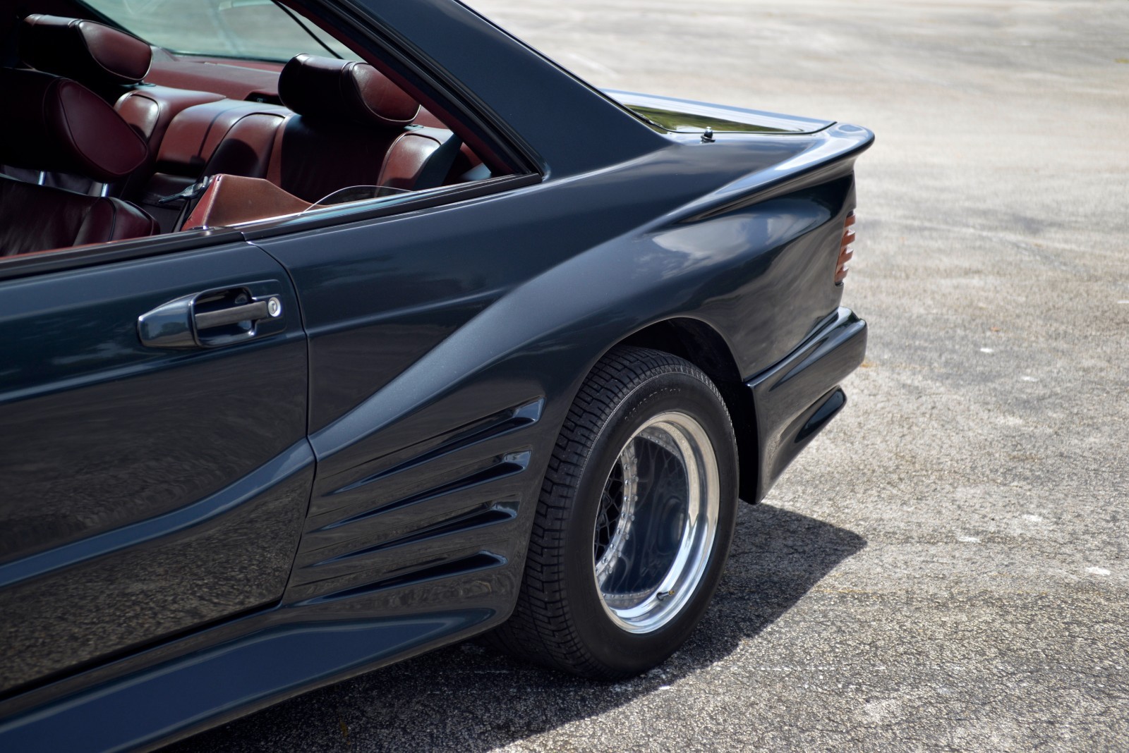 Mercedes-Benz-560SEC-1986-Coupe-3