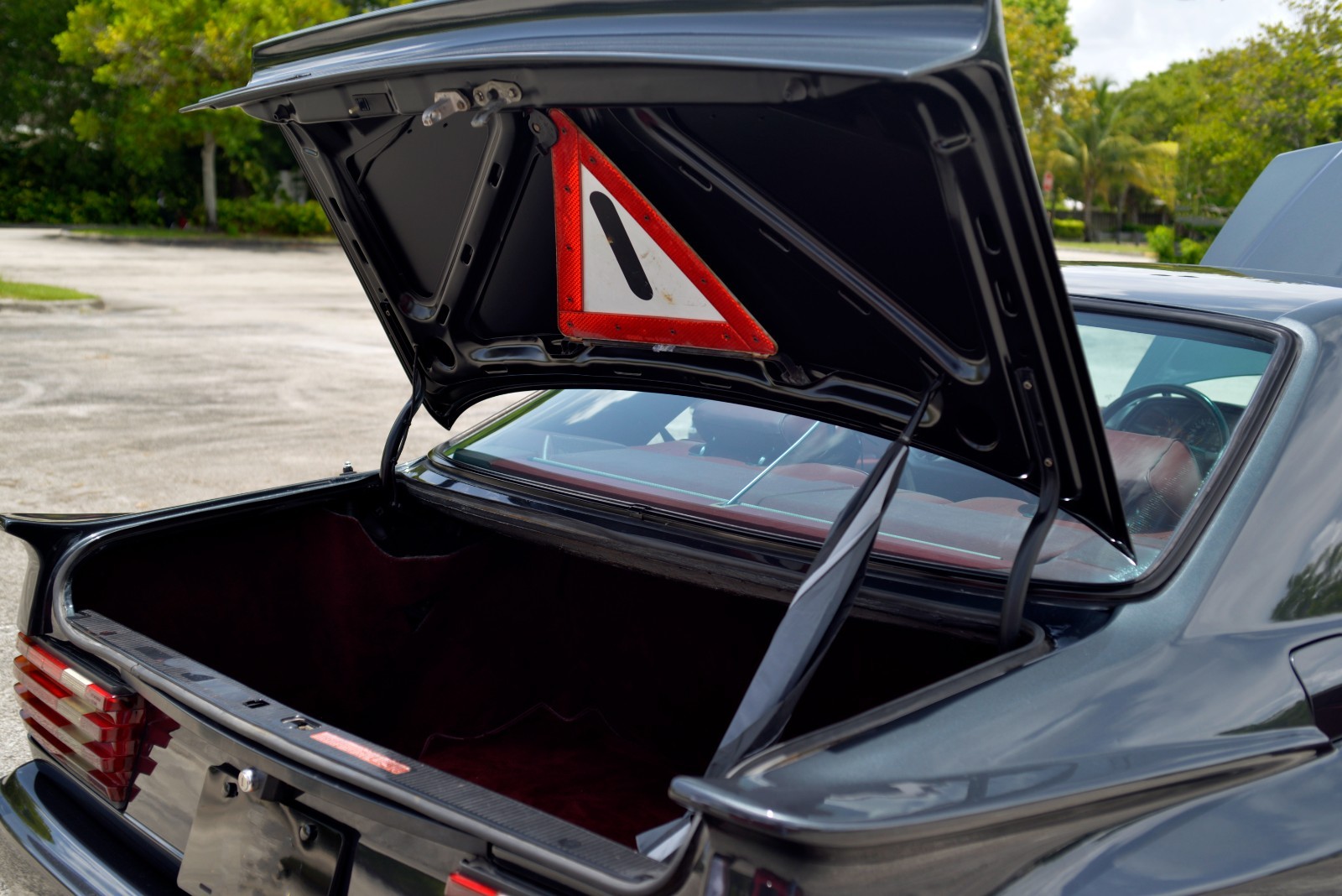 Mercedes-Benz-560SEC-1986-Coupe-31