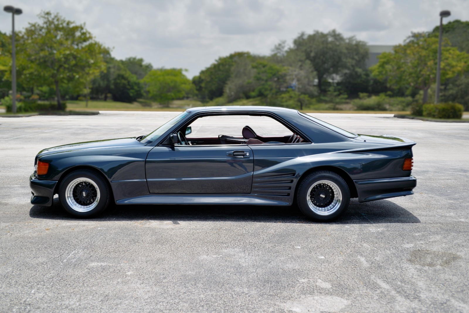 Mercedes-Benz-560SEC-1986-Coupe-32