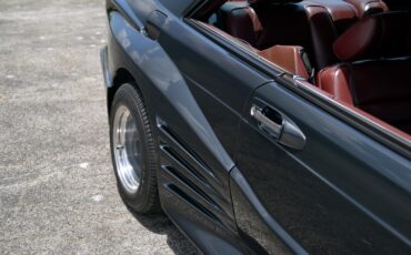 Mercedes-Benz-560SEC-1986-Coupe-38