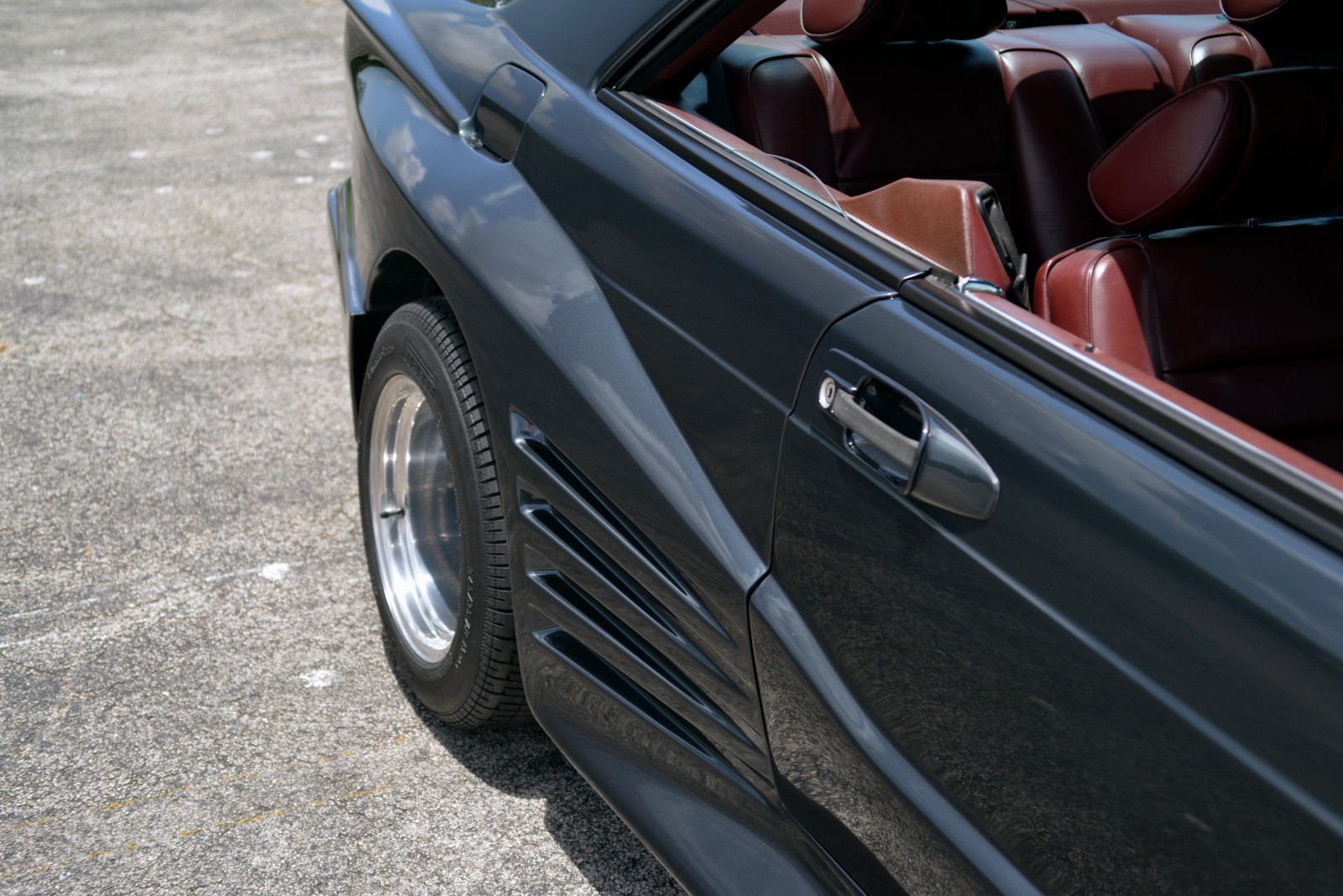 Mercedes-Benz-560SEC-1986-Coupe-38