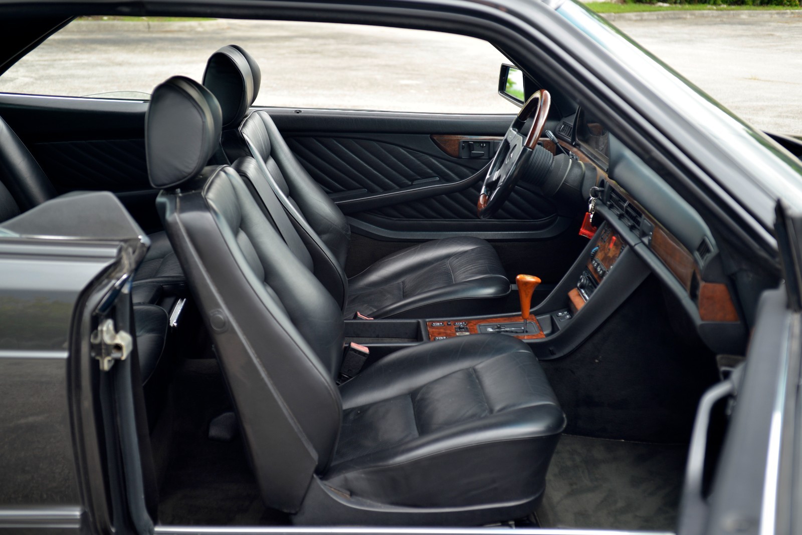 Mercedes-Benz-560SEC-1989-Coupe-14