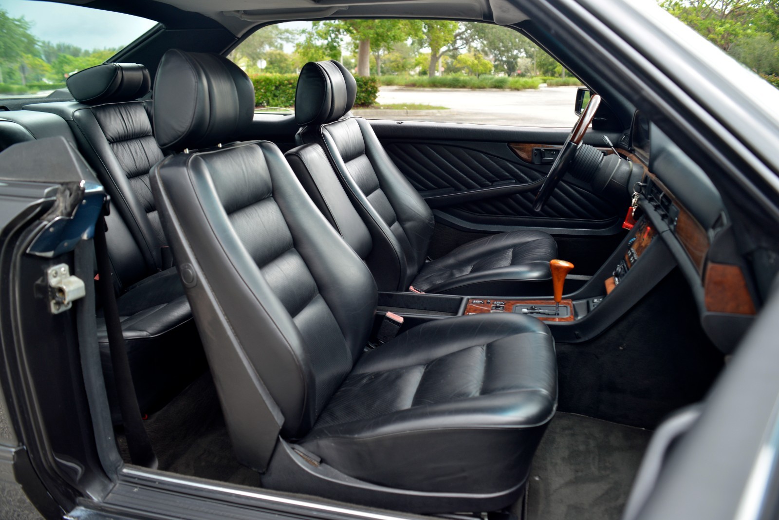 Mercedes-Benz-560SEC-1989-Coupe-15