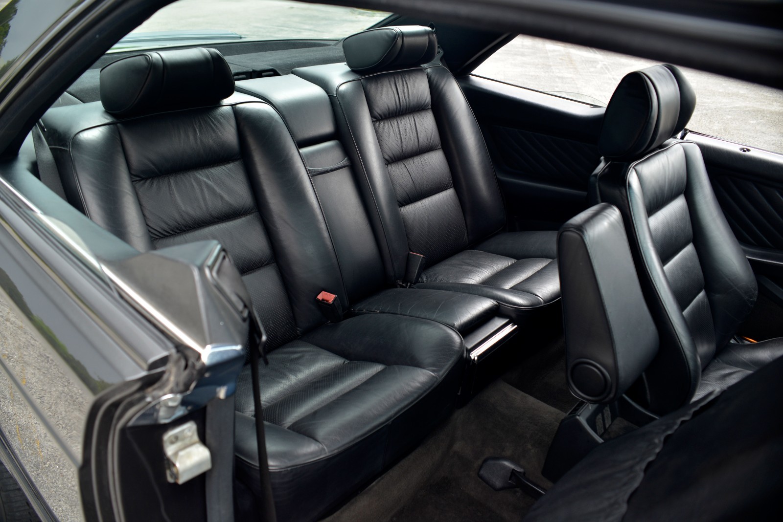 Mercedes-Benz-560SEC-1989-Coupe-16
