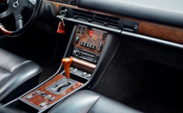 Mercedes-Benz-560SEC-1989-Coupe-19