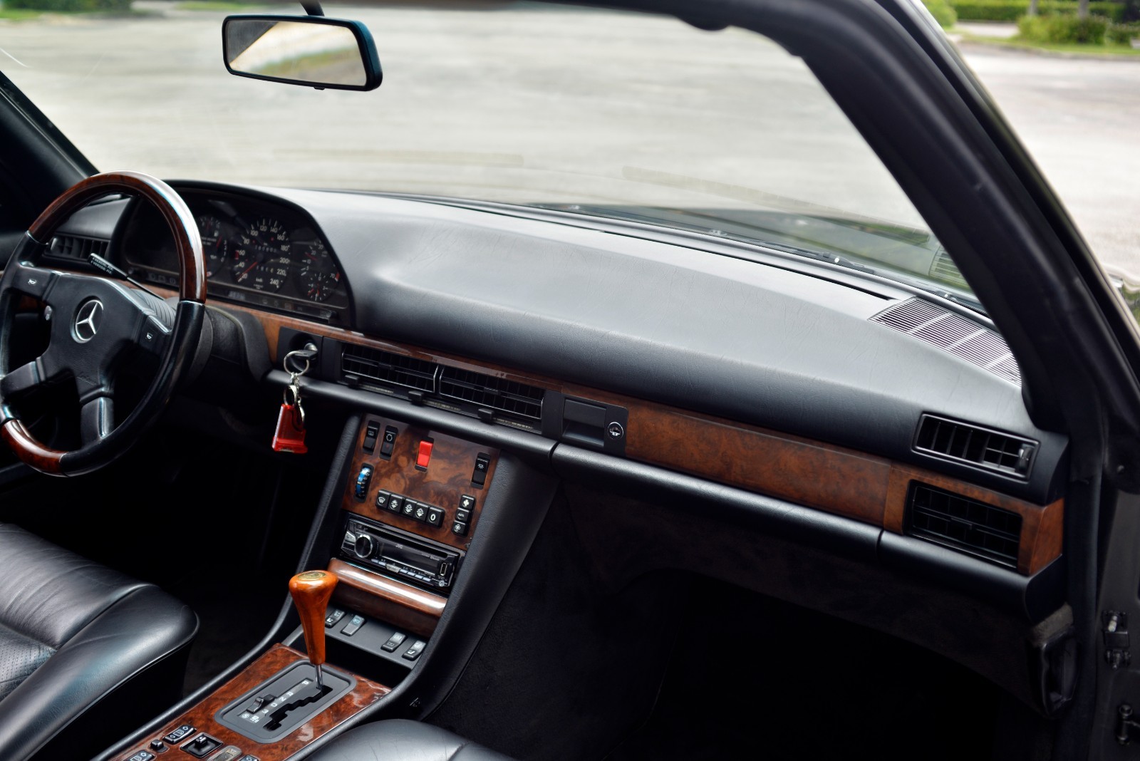 Mercedes-Benz-560SEC-1989-Coupe-20