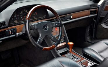 Mercedes-Benz-560SEC-1989-Coupe-22