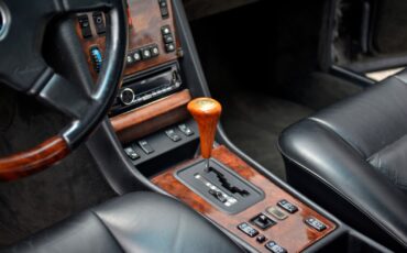 Mercedes-Benz-560SEC-1989-Coupe-24