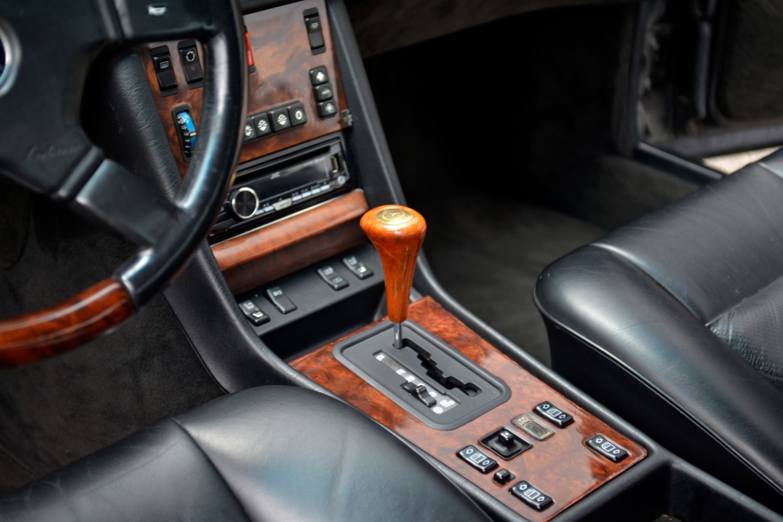 Mercedes-Benz-560SEC-1989-Coupe-24