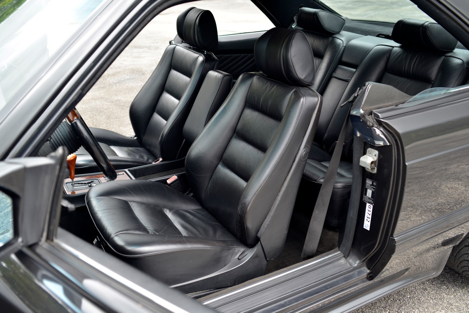 Mercedes-Benz-560SEC-1989-Coupe-25