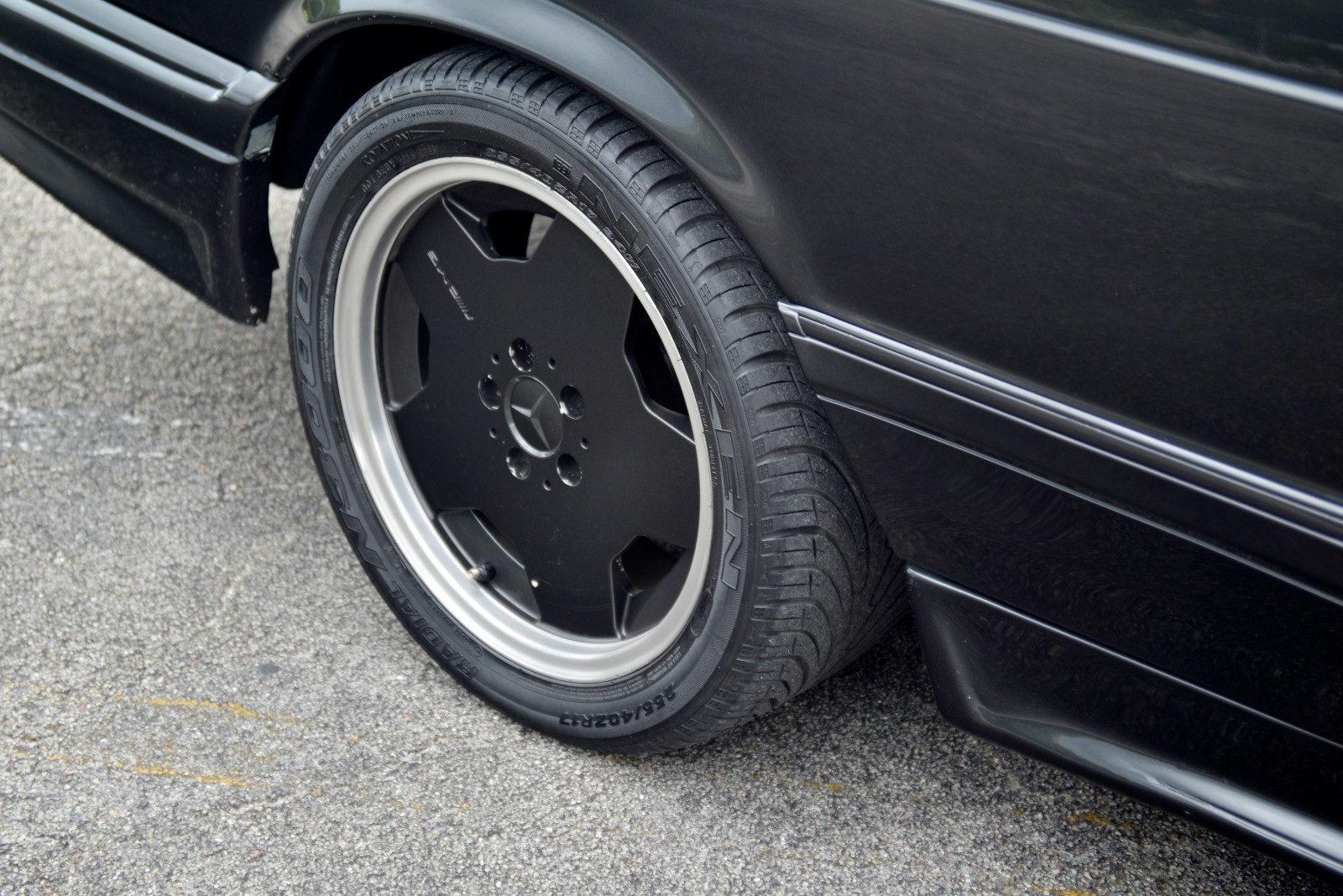Mercedes-Benz-560SEC-1989-Coupe-31