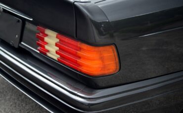 Mercedes-Benz-560SEC-1989-Coupe-33
