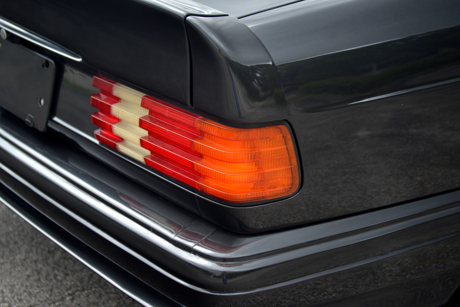 Mercedes-Benz-560SEC-1989-Coupe-33
