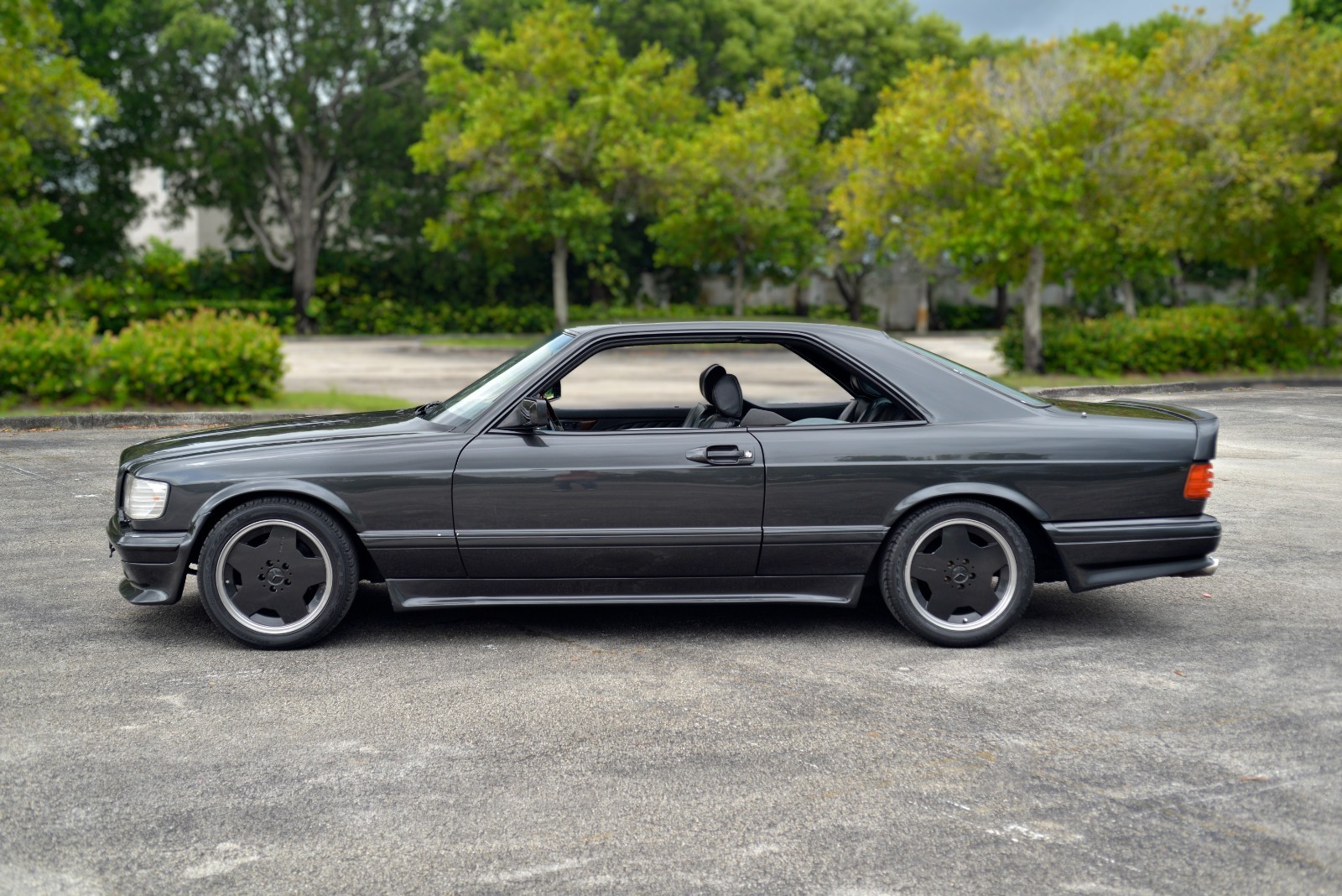 Mercedes-Benz-560SEC-1989-Coupe-7