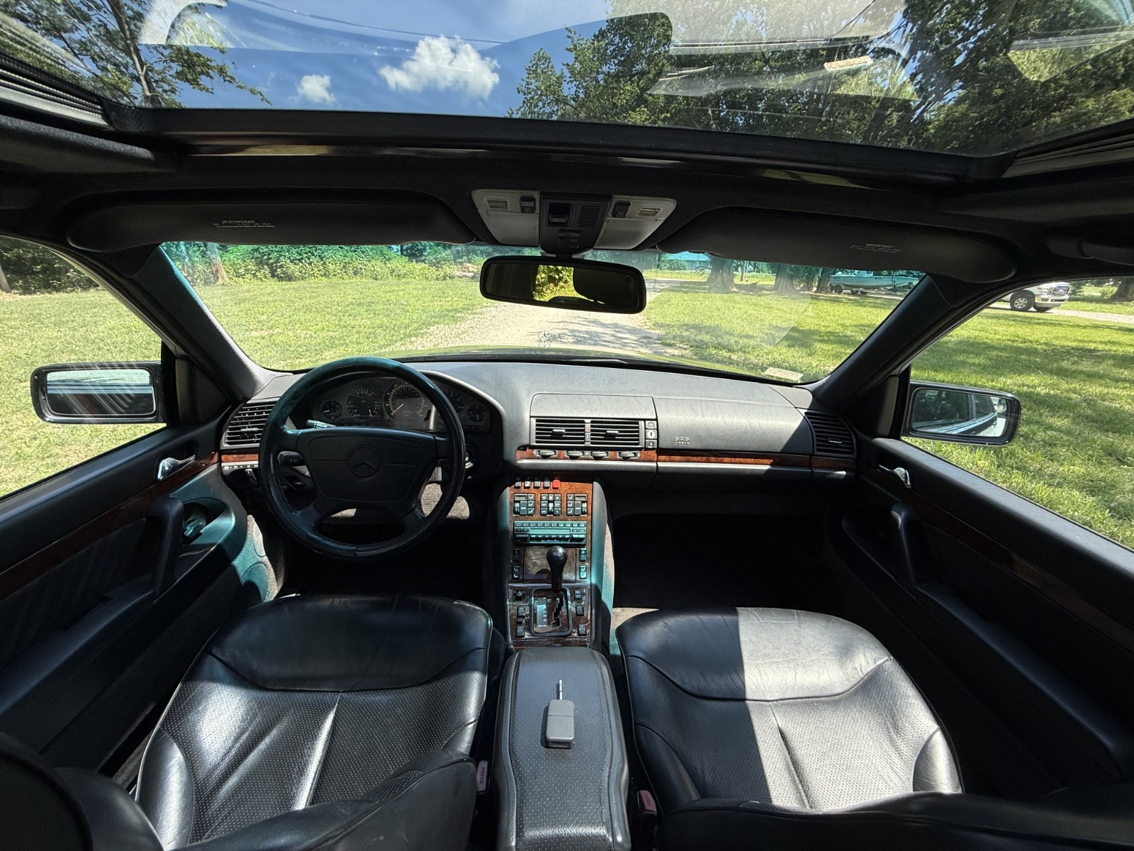 Mercedes-Benz-600-Series-1993-Sedan-11