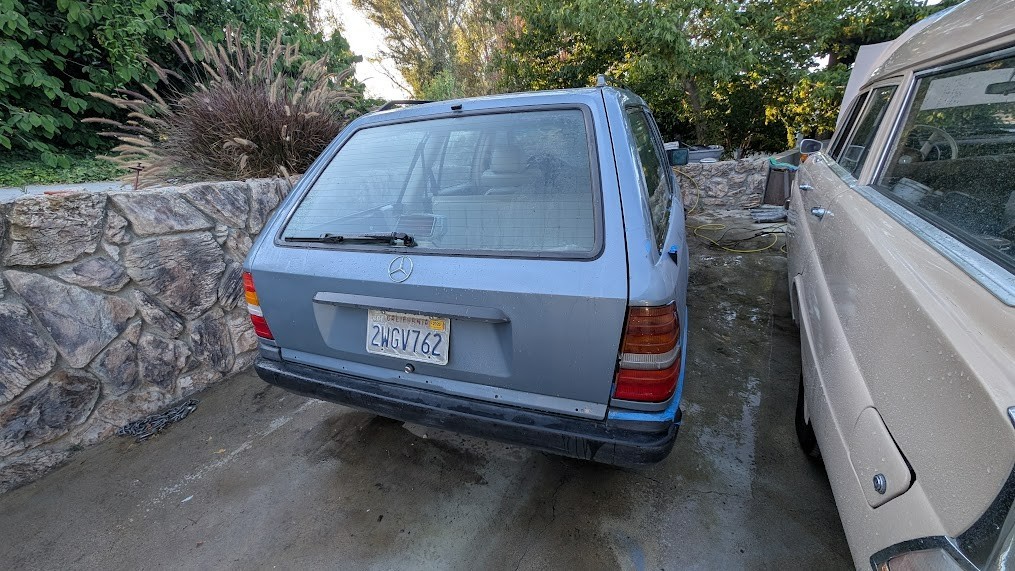 Mercedes-Benz-E-Class-1987-Wagon-1