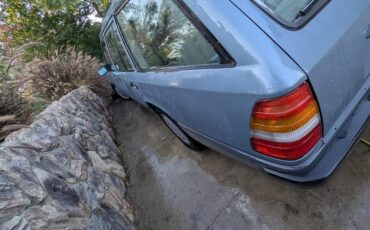 Mercedes-Benz-E-Class-1987-Wagon-10