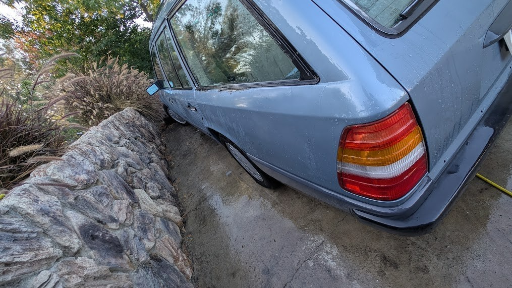 Mercedes-Benz-E-Class-1987-Wagon-10