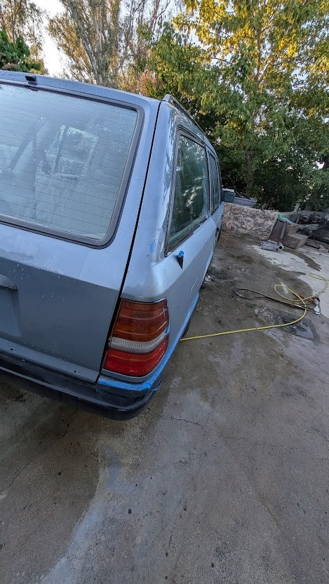 Mercedes-Benz-E-Class-1987-Wagon-11