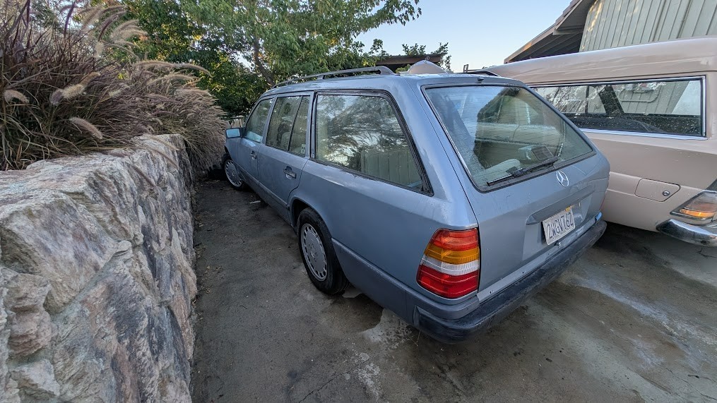 Mercedes-Benz-E-Class-1987-Wagon-12
