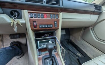 Mercedes-Benz-E-Class-1987-Wagon-15