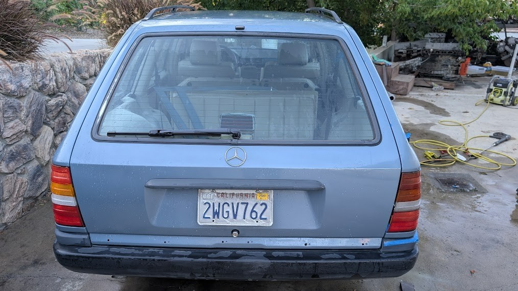 Mercedes-Benz-E-Class-1987-Wagon-17