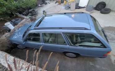 Mercedes-Benz-E-Class-1987-Wagon-2