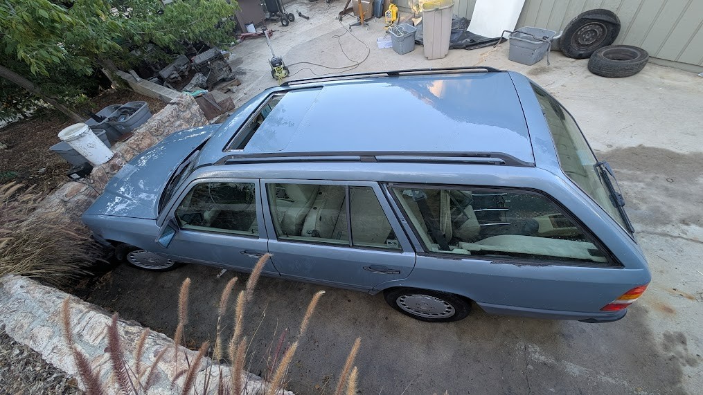 Mercedes-Benz-E-Class-1987-Wagon-2