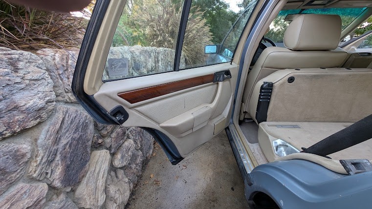 Mercedes-Benz-E-Class-1987-Wagon-21