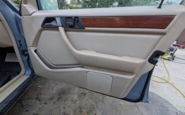 Mercedes-Benz-E-Class-1987-Wagon-22