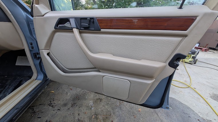 Mercedes-Benz-E-Class-1987-Wagon-22