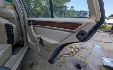 Mercedes-Benz-E-Class-1987-Wagon-23