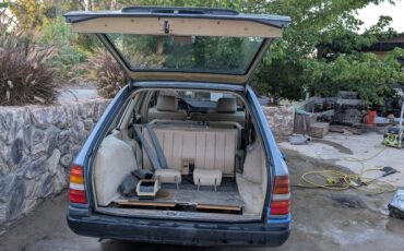 Mercedes-Benz-E-Class-1987-Wagon-4