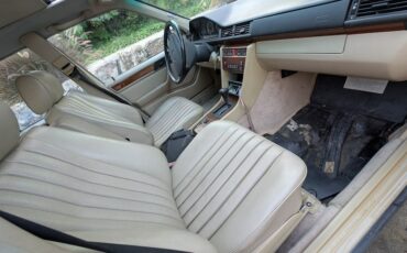 Mercedes-Benz-E-Class-1987-Wagon-6