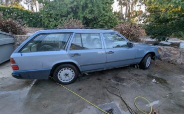 Mercedes-Benz-E-Class-1987-Wagon-9