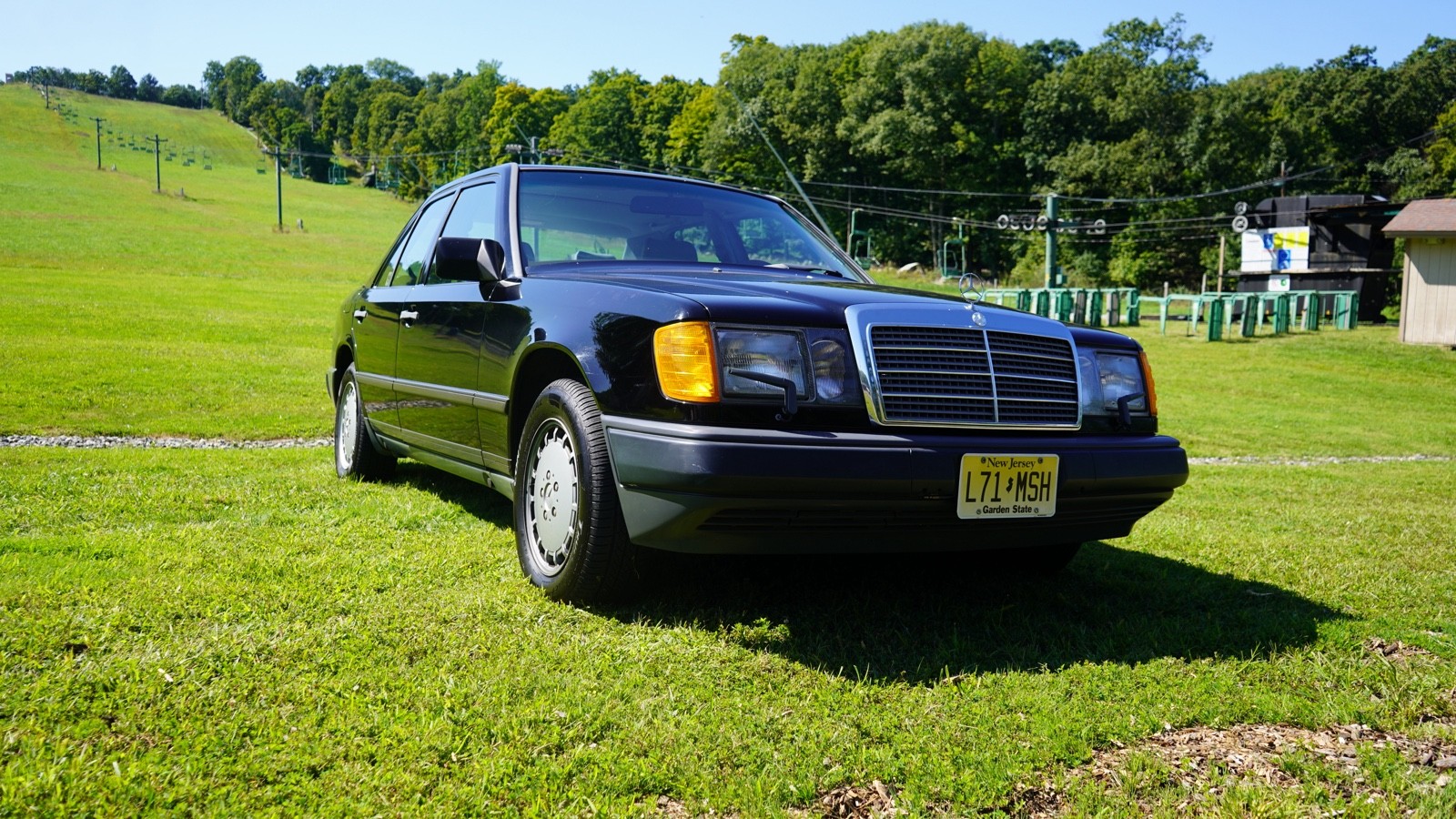 Mercedes-Benz-E-Class-1989-Sedan-1